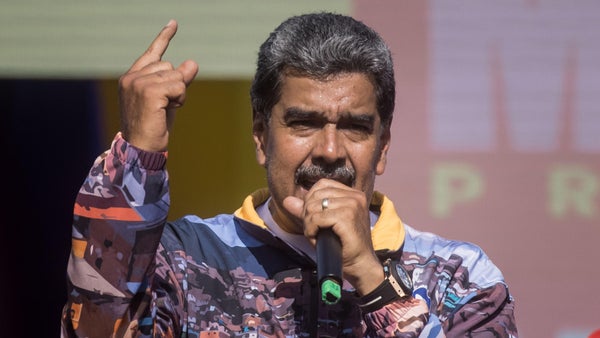 Nicolás Maduro dice que Estados Unidos amenaza con deportar a migrantes venezolanos