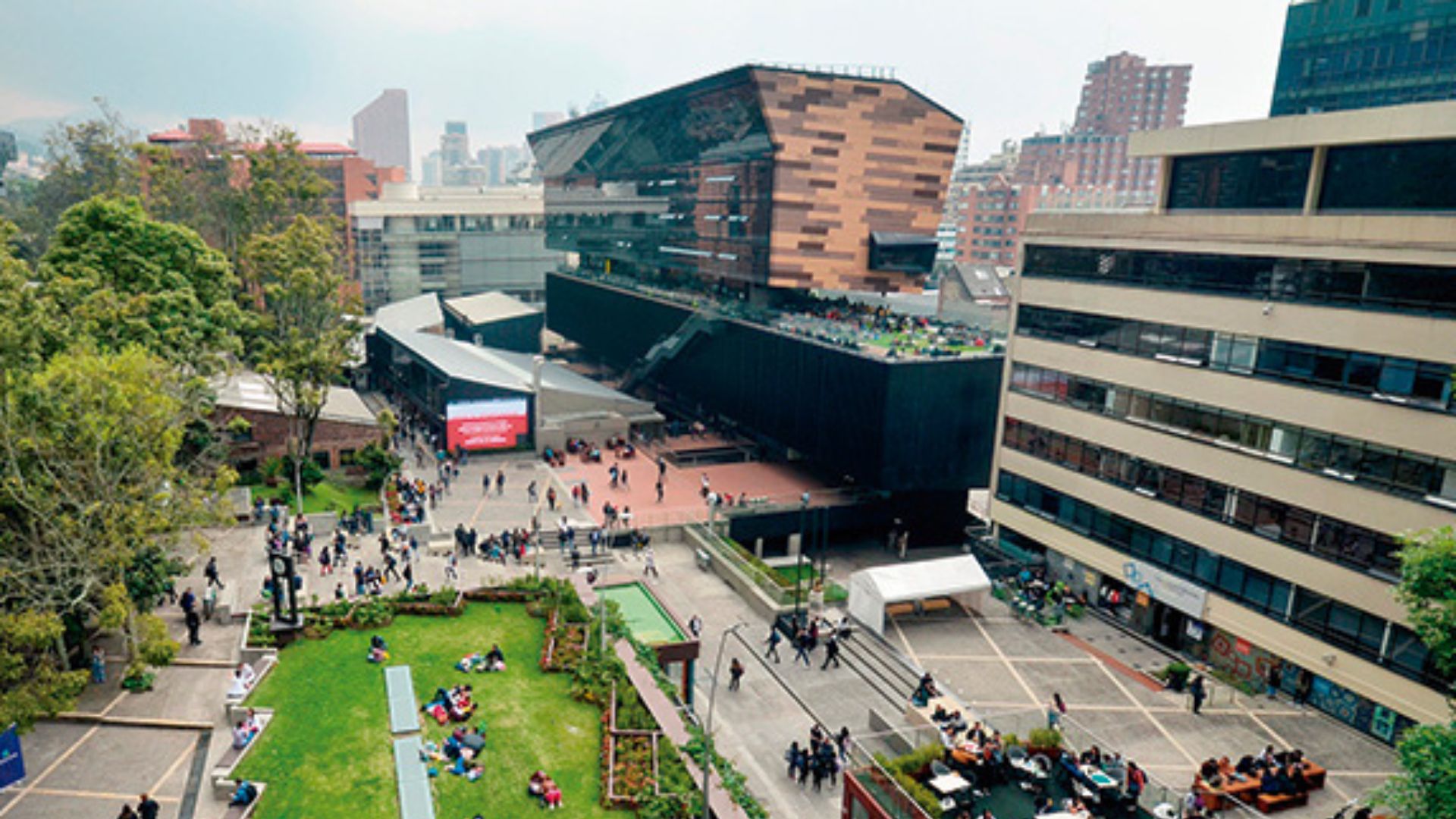 Universidad Javeriana. Javeriana//Catalina Gutiérrez//Revista Alternativa//Suicidio//Medicos//Residentes//Maltrato//Acoso