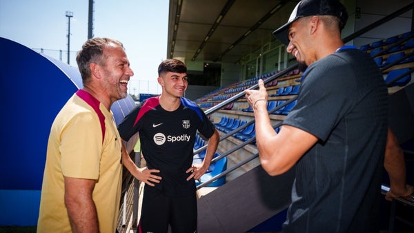 Ronald Araujo, operado del muslo derecho y pendiente de evolución