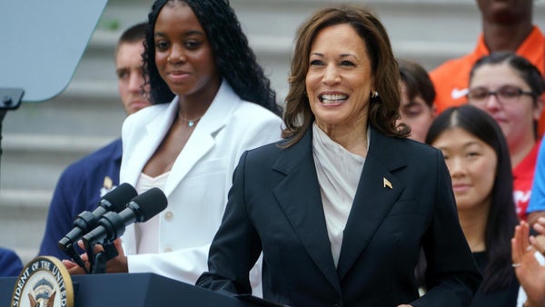 Harris y Walz se lanzan a la campaña: Estamos en desventaja pero tenemos impulso Harris y Walz se lanzan a la campaña: Estamos en desventaja pero tenemos impulso