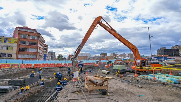 Retrasos en TransMilenio en la Avenida 68 enfrenta al Presidente Petro y al Alcalde Galán