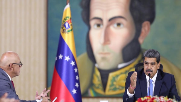 Nicolás Maduro: "No le vamos a entregar a esta oligarquía fascista el poder político"