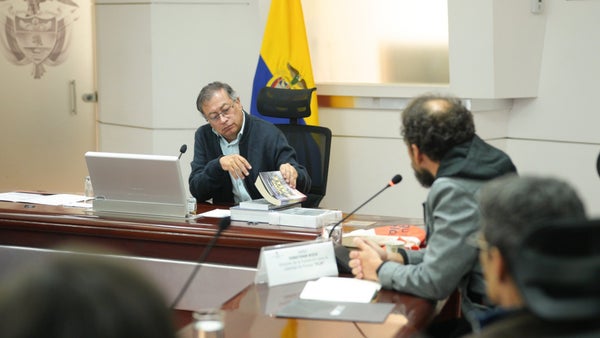 Activismo alto en presupuestos saturados Activismo alto en presupuestos saturados