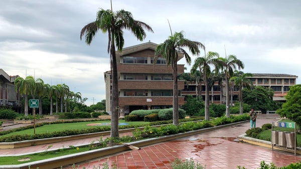 Estudiante de la Universidad del Atlántico fallece tras lanzarse de un sexto piso