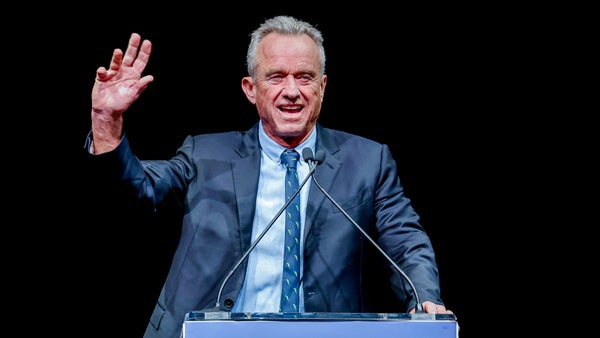 Robert F. Kennedy Jr dice adiós a su aspiración presidencial y corre para las filas de Donald Trump Robert F. Kennedy Jr dice adiós a su aspiración presidencial y corre para las filas de Donald Trump
