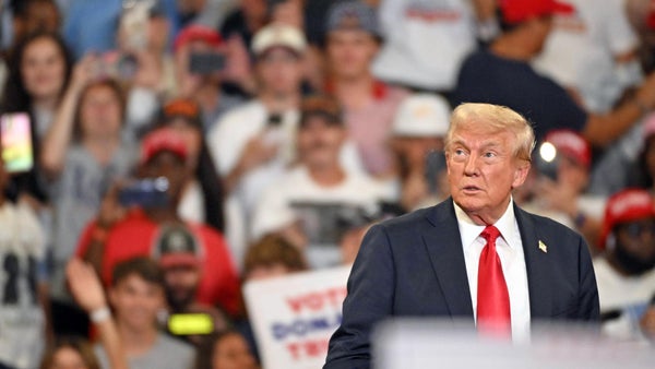 Trump promete "deportaciones masivas" de migrantes haitianos tras asegurar que comen mascotas