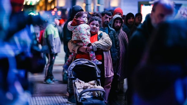 Ayuda para los habitantes de calle en la Argentina de Milei, vital ante la pobreza, el frío y un Estado ausente Ayuda para los habitantes de calle en la Argentina de Milei, vital ante la pobreza, el frío y un Estado ausente
