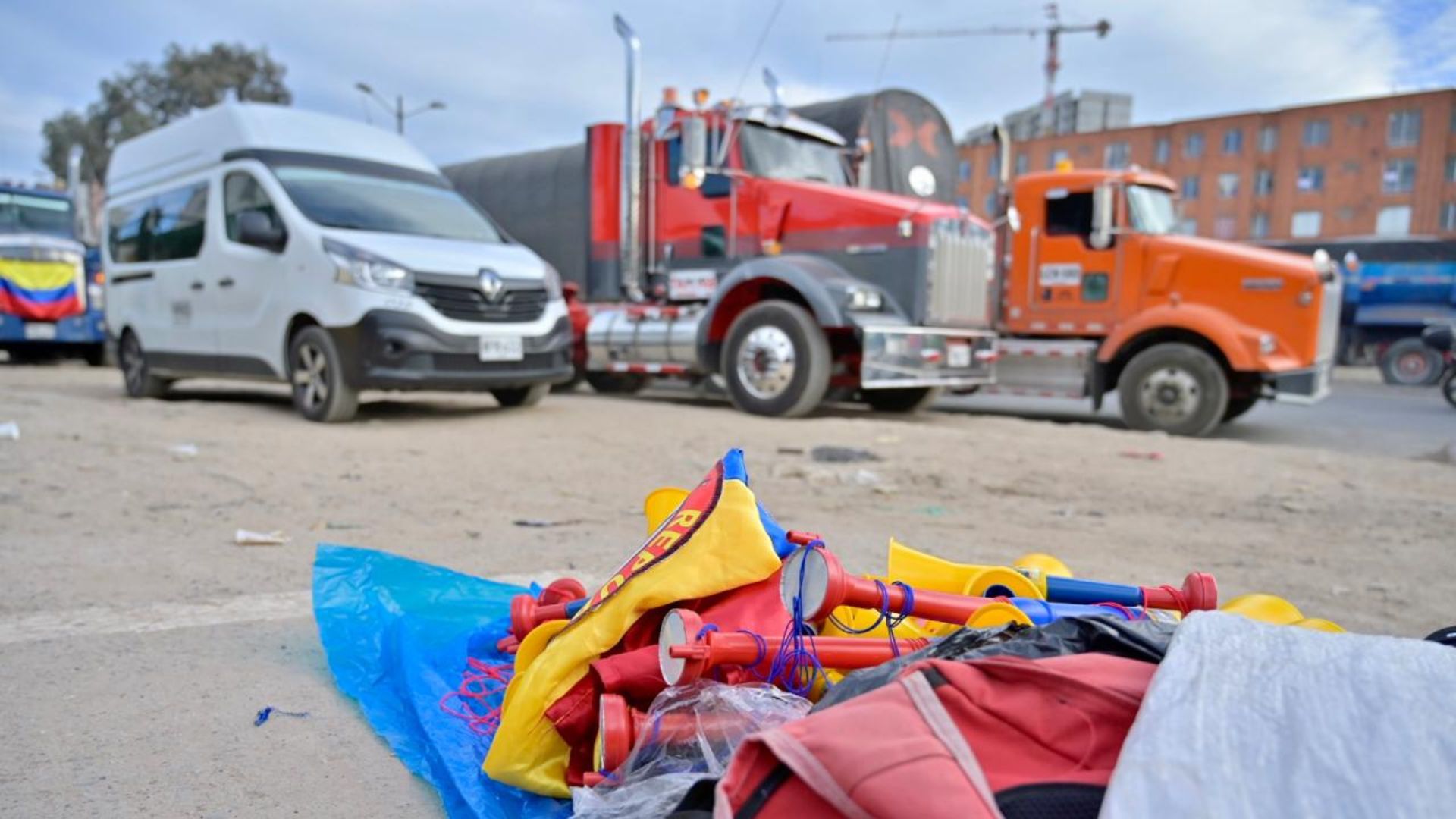 Transportadores de Bogotá. Transportadores// camioneros// paro camionero// vehículos de carga// Revista Alternativa// Noticias Caracol// Noticias RCN// RCN Radio// La FM// Blu Radio// W Radio// Caracol Radio// Red Más Noticias// Revista Semana// Infobae// La Silla Vacía// La Razón// Las 2 Orillas//