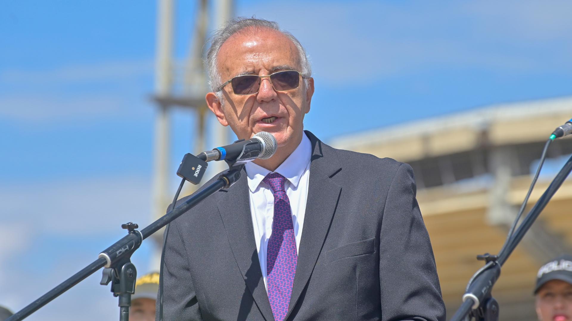 Iván Velásquez - Mindefensa 2 Iván Velásquez// Ministro de Defensa// Mindefensa// Ministro de Defensa// Revista Alternativa// Noticias Caracol// Noticias RCN// RCN Radio// La FM// Blu Radio// W Radio// Caracol Radio// Red Más Noticias// Revista Semana// Infobae// La Silla Vacía// La Razón// Las 2 Orillas//