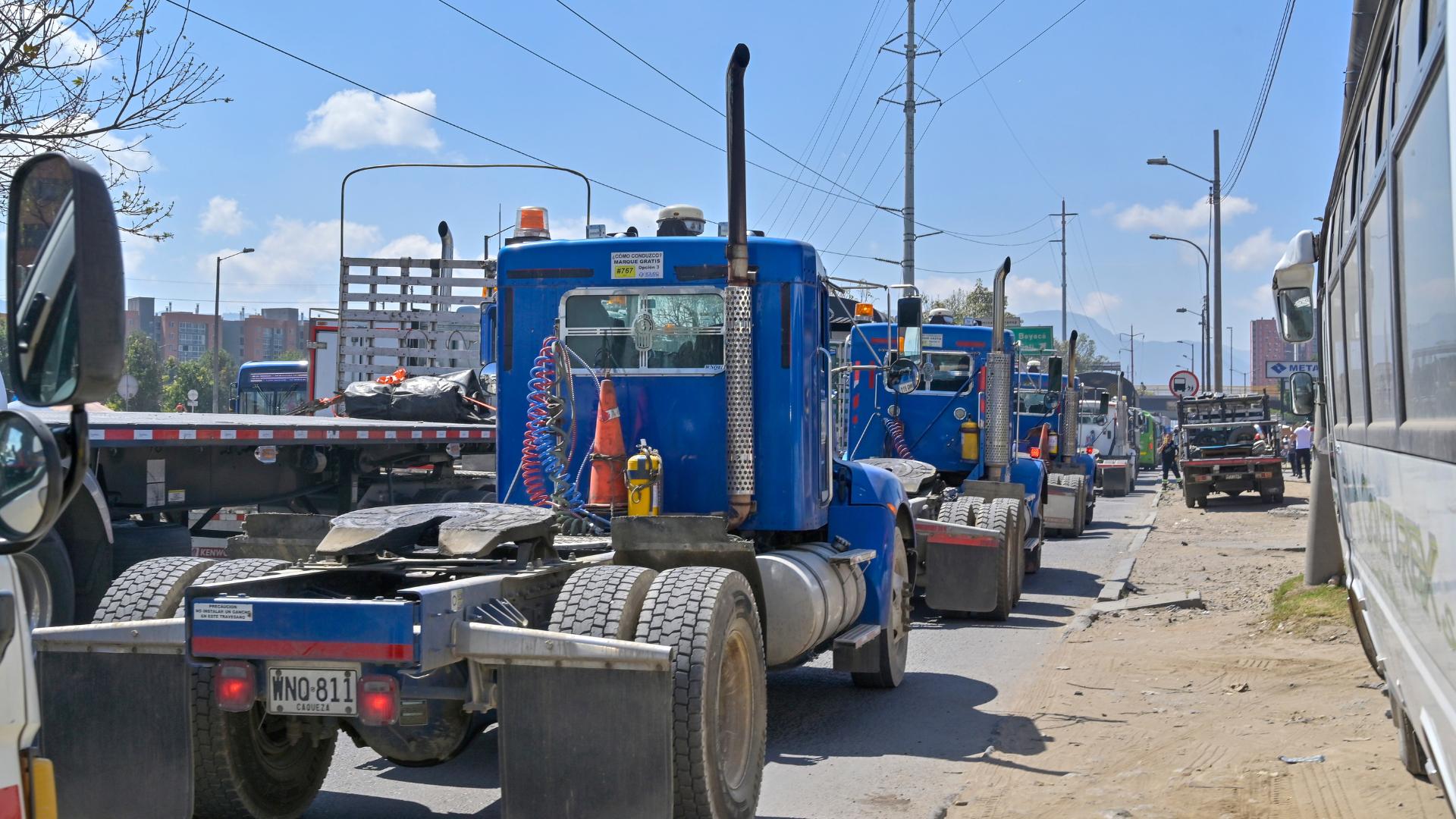 Paro de camioneros 3 Paro// Camioneros// Alza// Precio// ACPM/ diésel// Revista Alternativa// Noticias Caracol// Noticias RCN// RCN Radio// La FM// Blu Radio// W Radio// Caracol Radio// Red Más Noticias// Revista Semana// Infobae// La Silla Vacía// La Razón// Las 2 Orillas//