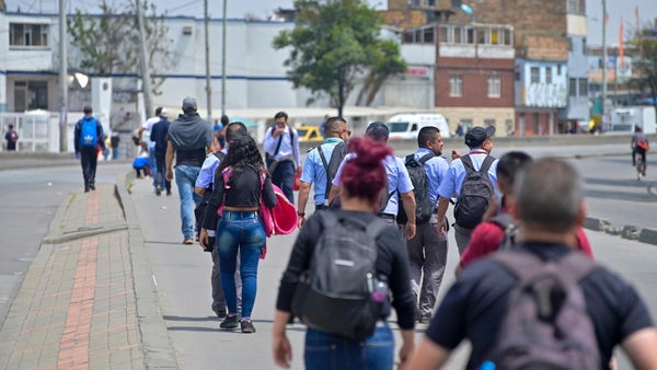 La OCDE estima que la economía colombiana crecerá un 1,8 % en 2024 y alcanzará un 2,8 % en 2025.