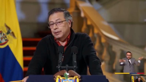 Petro evade hablar del paro camionero y pide investigar compra de software 'Pegasus' a empresa israelí Petro evade hablar del paro camionero y pide investigar compra de software 'Pegasus' a empresa israelí