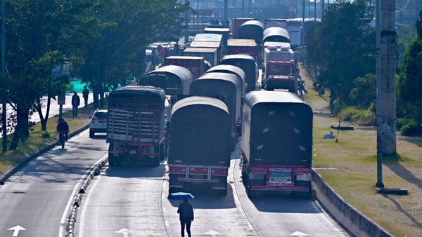 Aumento de inflación, millonarias pérdidas diarias y una sensación de incertidumbre deja el paro camionero Aumento de inflación, millonarias pérdidas diarias y una sensación de incertidumbre deja el paro camionero