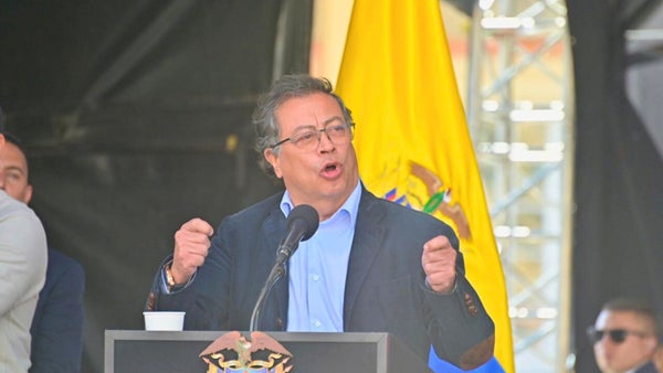 Petro propone rebajar la edad de pensión en Colombia porque "la vida no es solo trabajar"