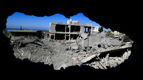 A través de las ruinas: Destrucción en Beirut tras los bombardeos israelíes A través de las ruinas: Destrucción en Beirut tras los bombardeos israelíes