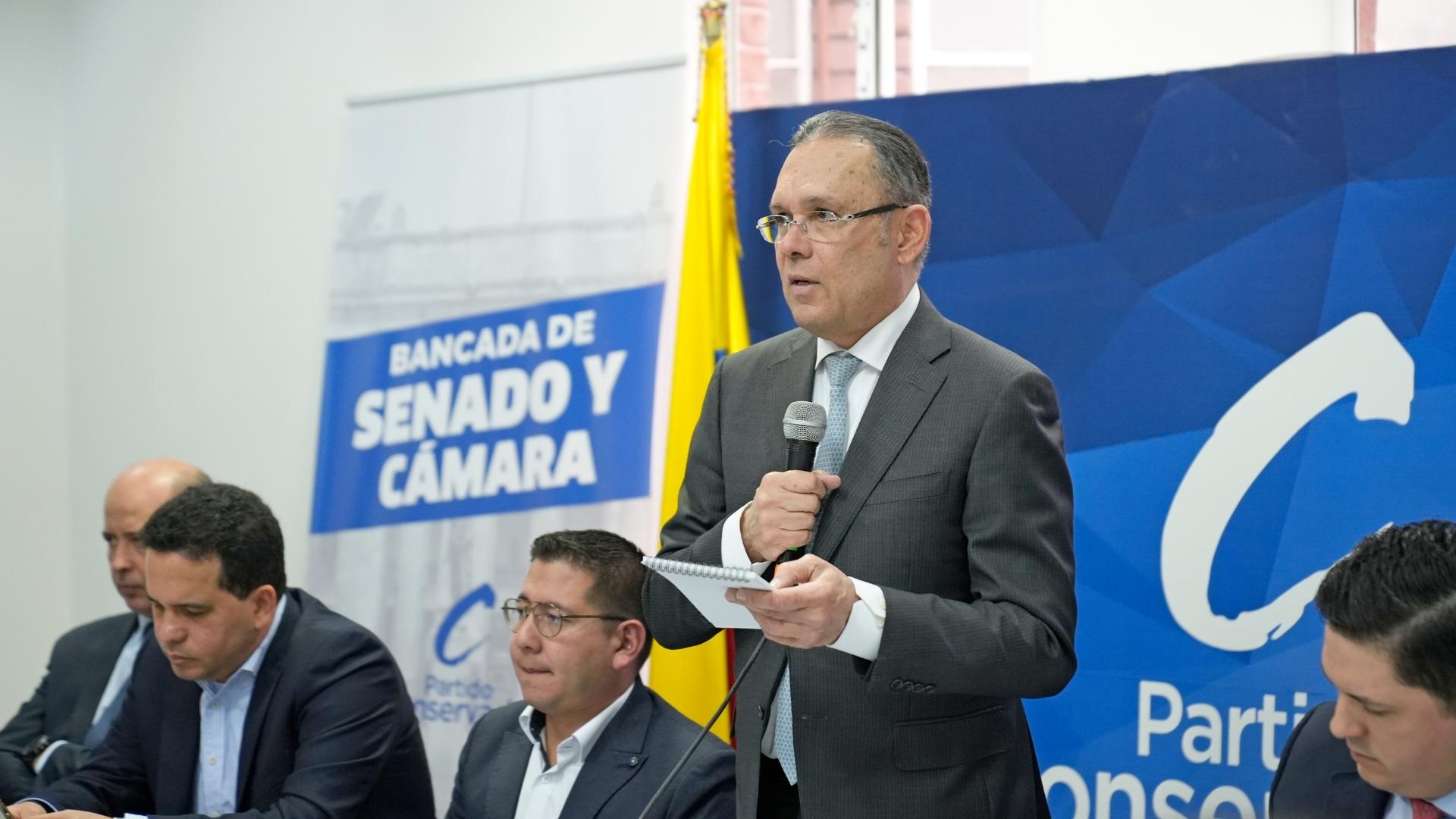 Senador Efraín Cepeda// presidente// Congreso// Revista Alternativa// Noticias Caracol// Noticias RCN// RCN Radio// La FM// Blu Radio// W Radio// Caracol Radio// Red Más Noticias// Revista Semana// Infobae// La Silla Vacía// La Razón// Las 2 Orillas//