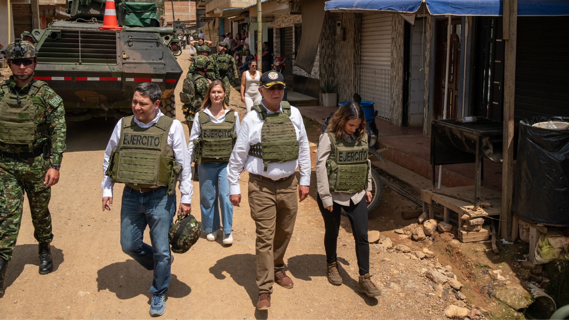 Visita del gobierno a El Plateado Fashion Week / EL Plateado / gobierno / Revista Alternativa / Noticias Caracol / RCN / WRadio / Caracol Radio / Redmas / lafm / Revista Semana / Infobae