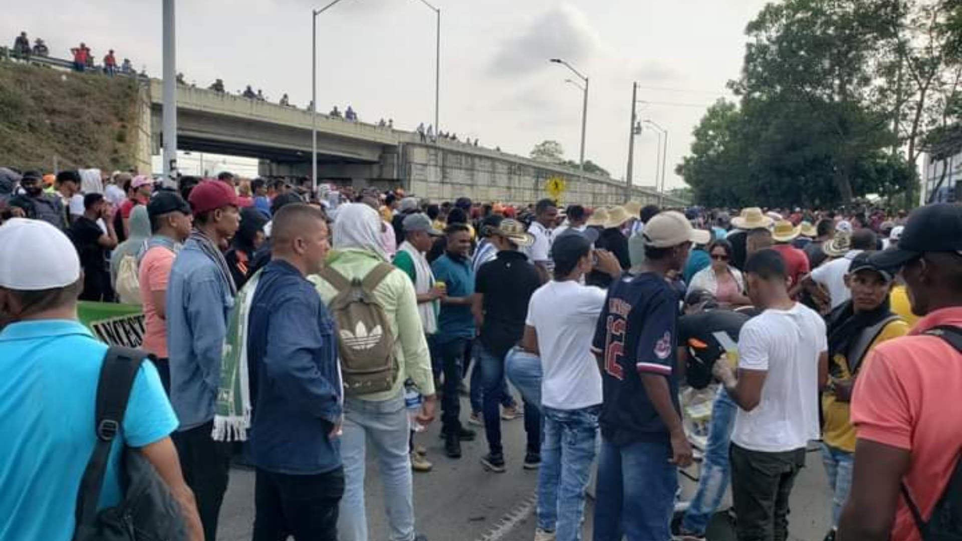 Diseño sin título.zip - 156 Paro camionero//Antioquia//cordoba//vias//trasnporte//colombia//gustavo Petro//REvista semăna//REvista Alternativa