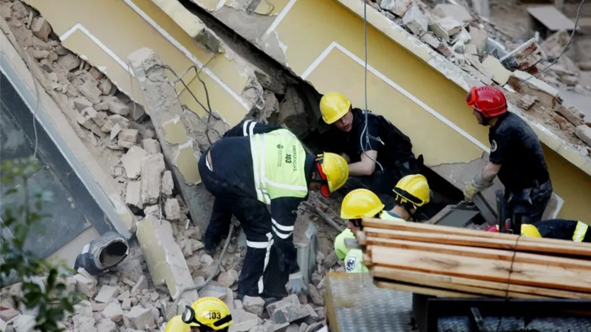 Edificio se derrumbó en Argentina Tragedia / Argentina / derrumbe / personas / atrapadas / Revista Alternativa / Noticias Caracol / RCN / WRadio / Caracol Radio / Redmas / lafm / Revista Semana / Infobae