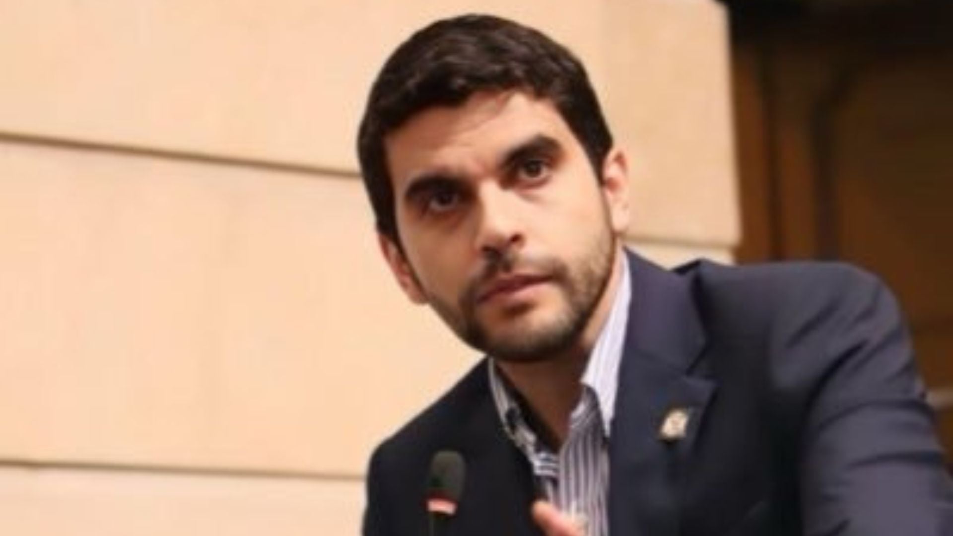 Congresista Hernán Cadavid, representante a la Cámara por Antioquia Revista Alternativa / Noticias Caracol / RCN / WRadio / Caracol Radio / Redmas / lafm / Revista Semana / Infobae