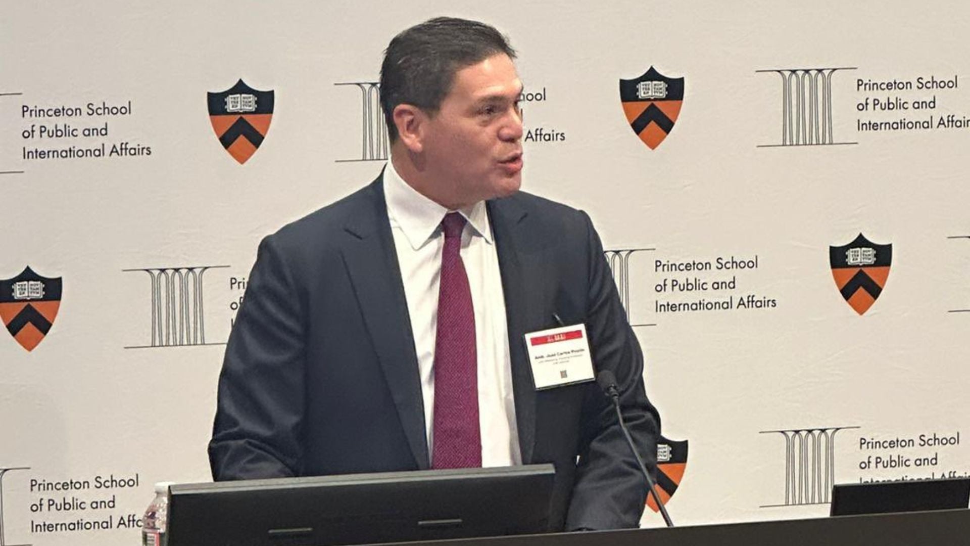 Juan Carlos Pinzón Bueno, exministro de Defensa Juan Carlos Pinzón// toma de posesión// Nicolás Maduro// Venezuela// Caracas// Revista Alternativa// Noticias Caracol// Noticias RCN// RCN Radio// La FM// Blu Radio// W Radio// Caracol Radio// Red Más Noticias// Revista Semana// Infobae// La Silla Vacía// La República// La Razón// Las 2 Orillas// Valora Analitik//