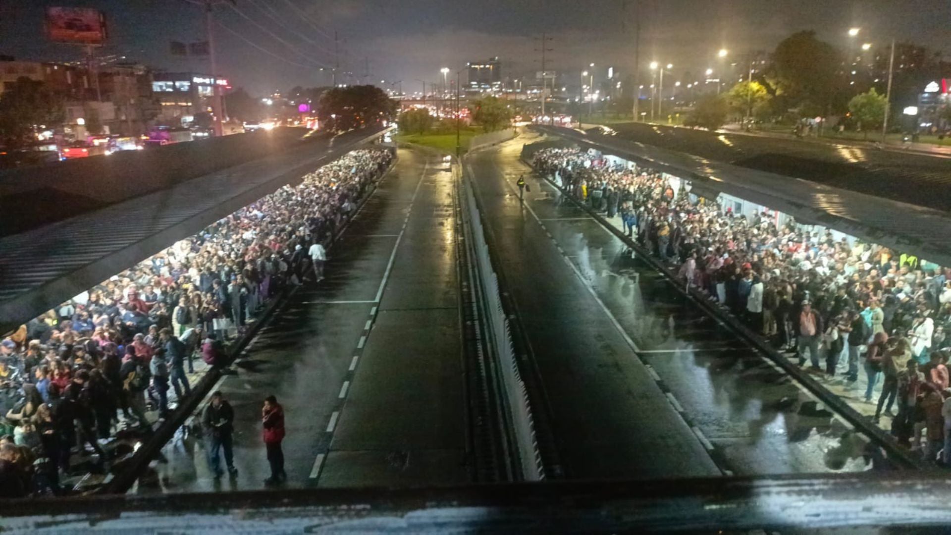 Lluvias en Bogotá y caos vial en la autopista norte 1 Lluvias en Bogotá/ Autopista norte/ Revista Alternativa / Noticias Caracol / RCN / WRadio / Caracol Radio / Redmas / lafm / Revista Semana / Infobae