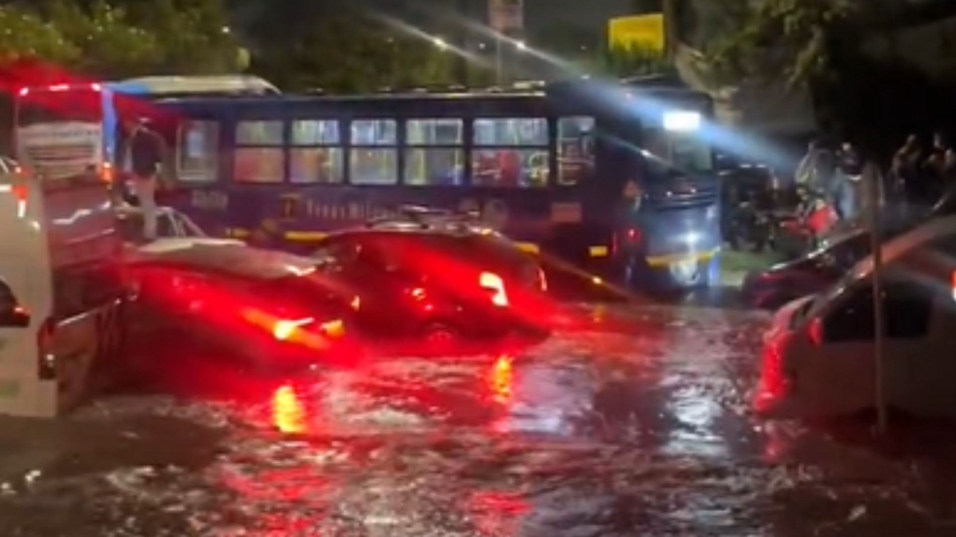 Lluvias en Bogotá caos vial en la autopista norte Lluvias en Bogotá/ Autopista Norte/ Revista Alternativa / Noticias Caracol / RCN / WRadio / Caracol Radio / Redmas / lafm / Revista Semana / Infobae
