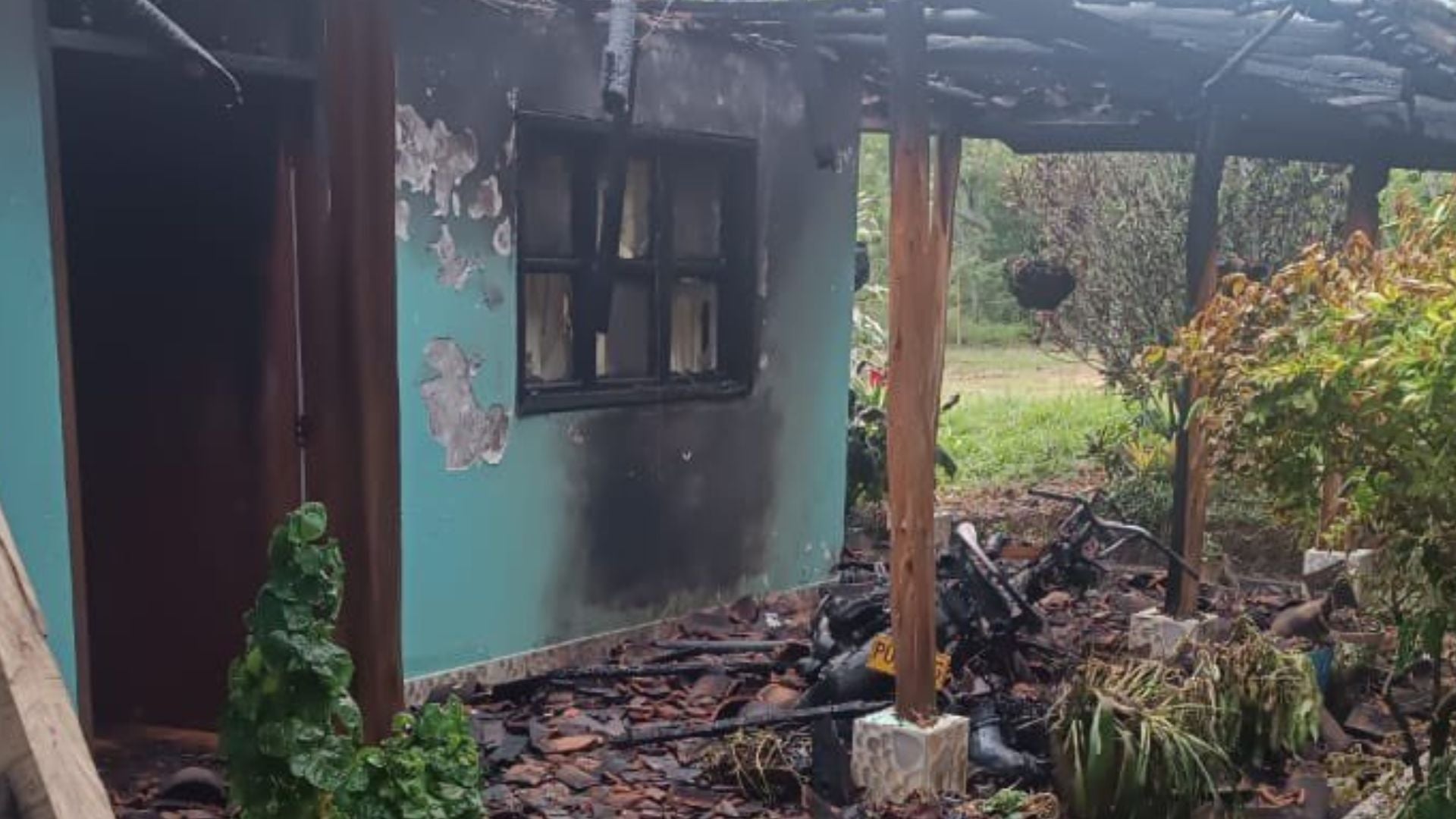 INCENDIO CASA GIOVANY YULE Incendio/ atentado/ casa director de Restitución de Tierras/ Giovany Yule/ Revista Alternativa / Noticias Caracol / RCN / WRadio / Caracol Radio / Redmas / lafm / Revista Semana / Infobae