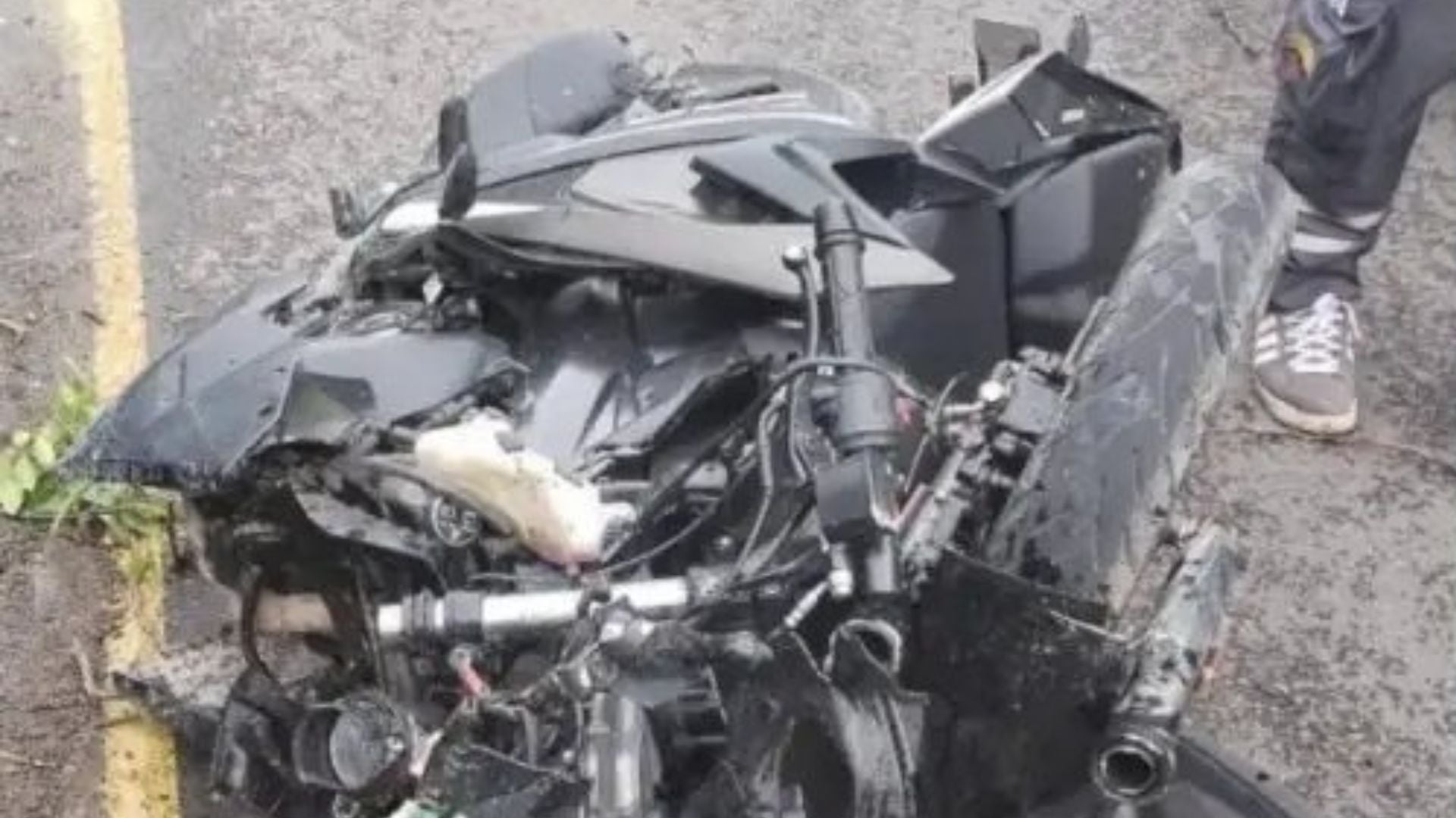 Accidente motociclista le cayó arbol en autopista norte de Bogotá Accidente/ motociclista/ autopista norte/ fallecido/ Revista Alternativa / Noticias Caracol / RCN / WRadio / Caracol Radio / Redmas / lafm / Revista Semana / Infobae/ lluvia/