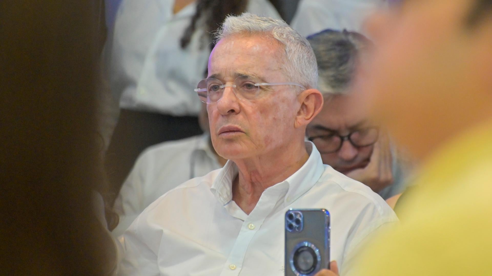 Alvaro Uribe Velez Álvaro Uribe Vélez// La Escombrera// operación Orión// Medellín// Comuna 13// Antioquia// Militares// JEP// Petro// Santos// Revista Alternativa// Noticias Caracol// Noticias RCN// RCN Radio// La FM// Blu Radio// W Radio// Caracol Radio// Red Más Noticias// Revista Semana// Infobae// La Silla Vacía// La Razón// Las 2 Orillas//