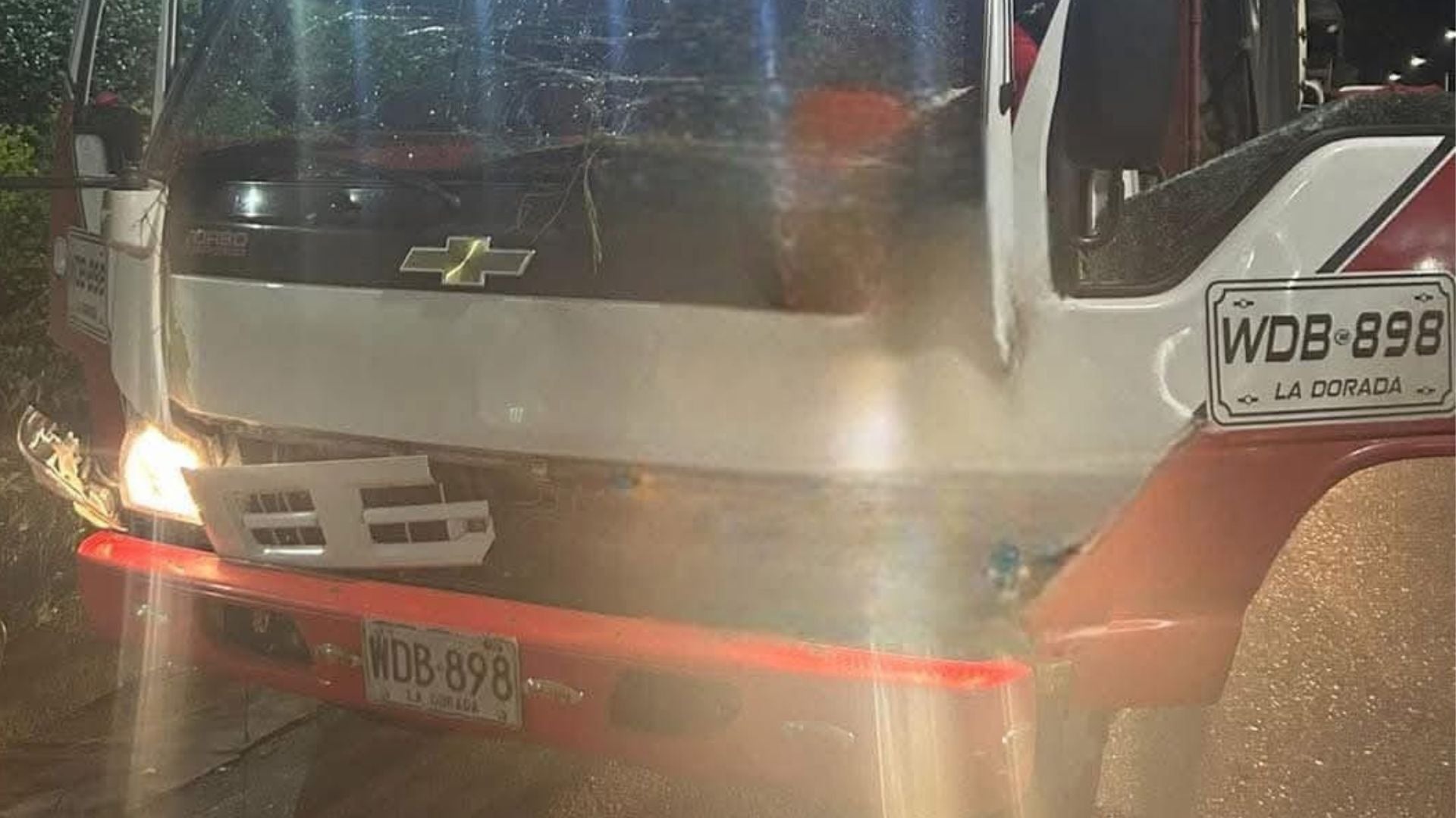 Atentado con explosivos contra vehículo NPR del Ejército en Cúcuta. Estalló artefacto explosivo y dejó seis militares heridos. Atentado// explosión// artefacto explosivo// Cúcuta// Norte de Santander// camión NPR/ vehículo del Ejército// militares heridos// ataque// guerrilla// ELN// disidencias de las FARC// Revista Alternativa// Noticias Caracol// Noticias RCN// RCN Radio// La FM// Blu Radio// W Radio// Caracol Radio// Red Más Noticias// Revista Semana// Infobae// La Silla Vacía// La Razón// Las 2 Orillas//