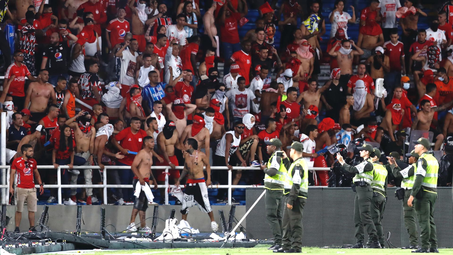 Futbolo colombiano//Atletico Nacional// America de Cali// Estadio Pascual Gurrero//desmanes//Policia//Copa Colombia//Revista Alternativa