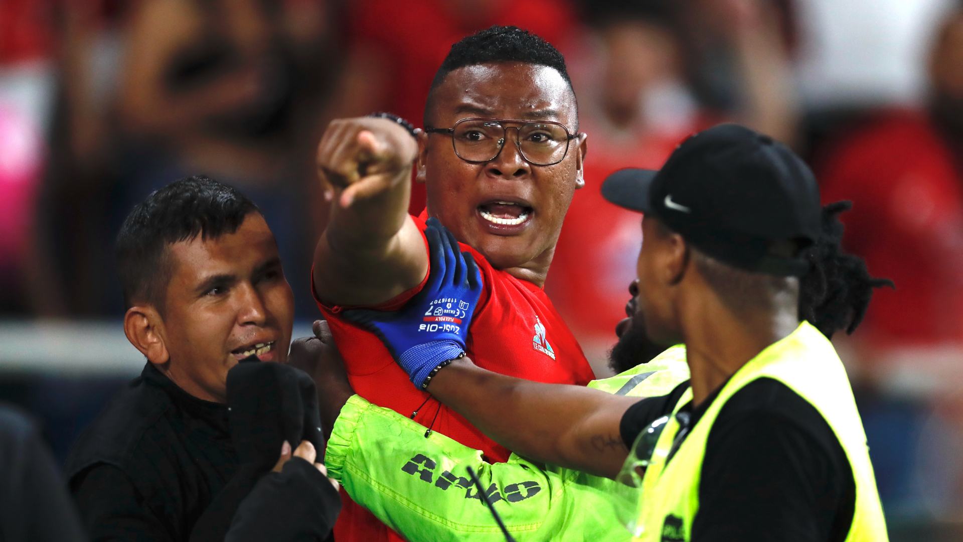 Futbolo colombiano//Atletico Nacional// America de Cali// Estadio Pascual Gurrero//desmanes//Policia//Copa Colombia//Revista Alternativa