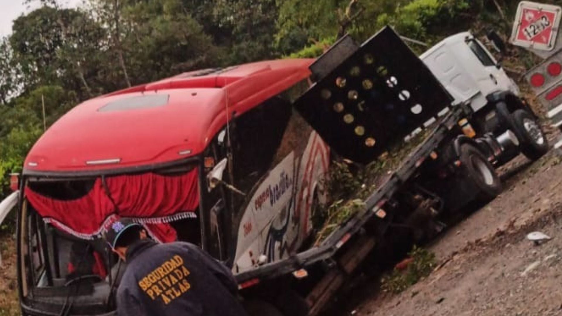 Accidente// El Molino// Piedecuesta// Santander// Revista Alternativa// Noticias Caracol// Noticias RCN// RCN Radio// La FM// Blu Radio// W Radio// Caracol Radio// Red Más Noticias// Revista Semana// Infobae// La Silla Vacía// La Razón// Las 2 Orillas//