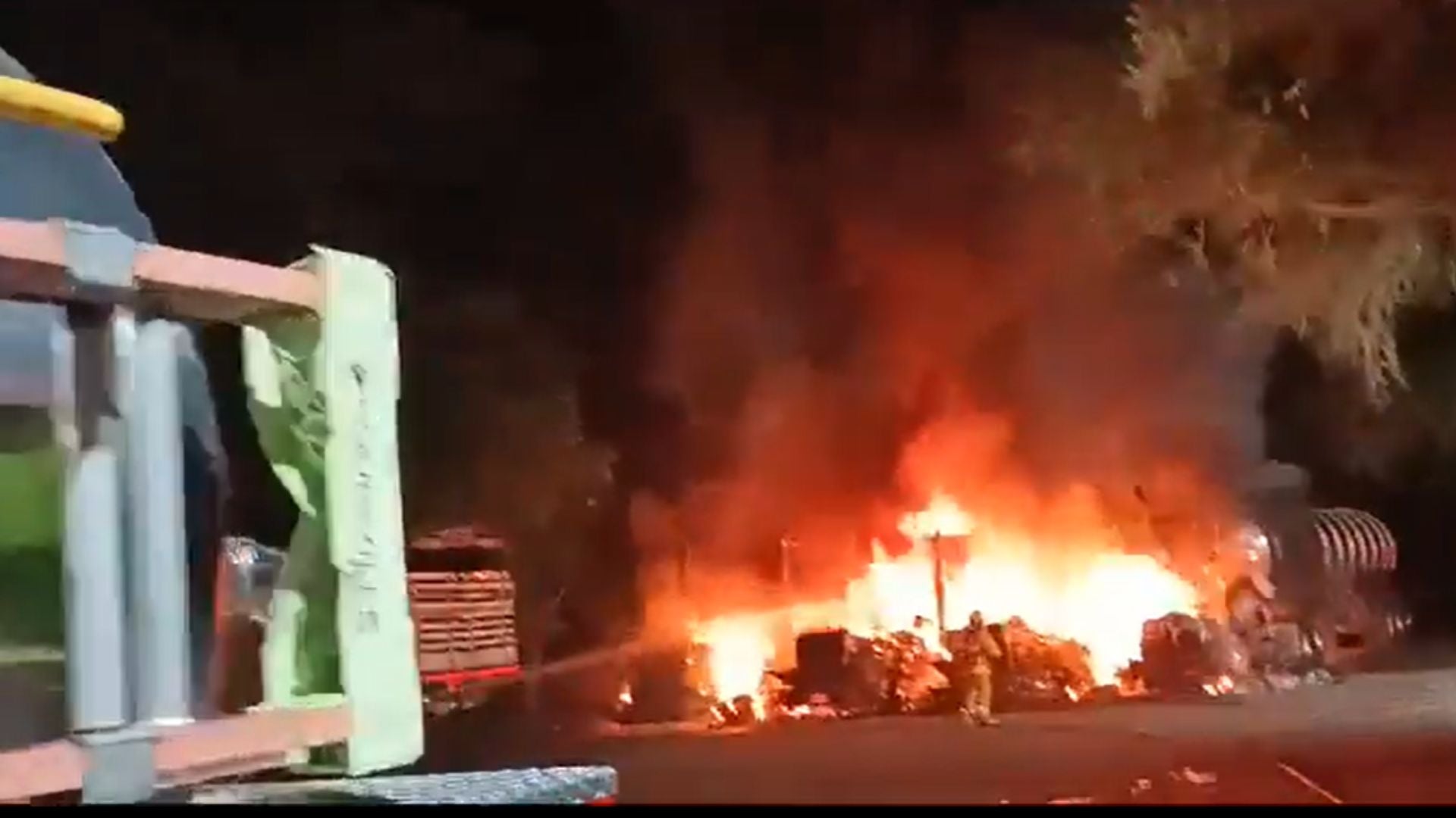 Incendio// incineradas// tractomulas// La Lizama - San Alberto// Bucaramanga - Barrancabermeja// Santander// Revista Alternativa// Noticias Caracol// Noticias RCN// RCN Radio// La FM// Blu Radio// W Radio// Caracol Radio// Red Más Noticias// Revista Semana// Infobae// La Silla Vacía// La Razón// Las 2 Orillas//