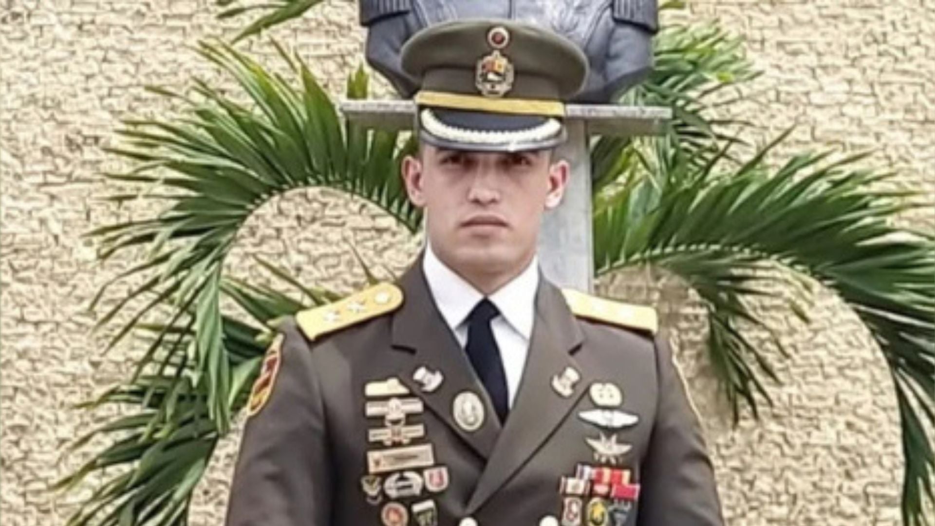 Capitán de la Guardia Nacional, Darwin José Tarazona, escolta de José David Cabello, hermano de Diosdado Cabello Capitán// Darwin José Tarazona// Revista Alternativa// Noticias Caracol// Noticias RCN// RCN Radio// La FM// Blu Radio// W Radio// Caracol Radio// Red Más Noticias// Revista Semana// Infobae// La Silla Vacía// La Razón// Las 2 Orillas//