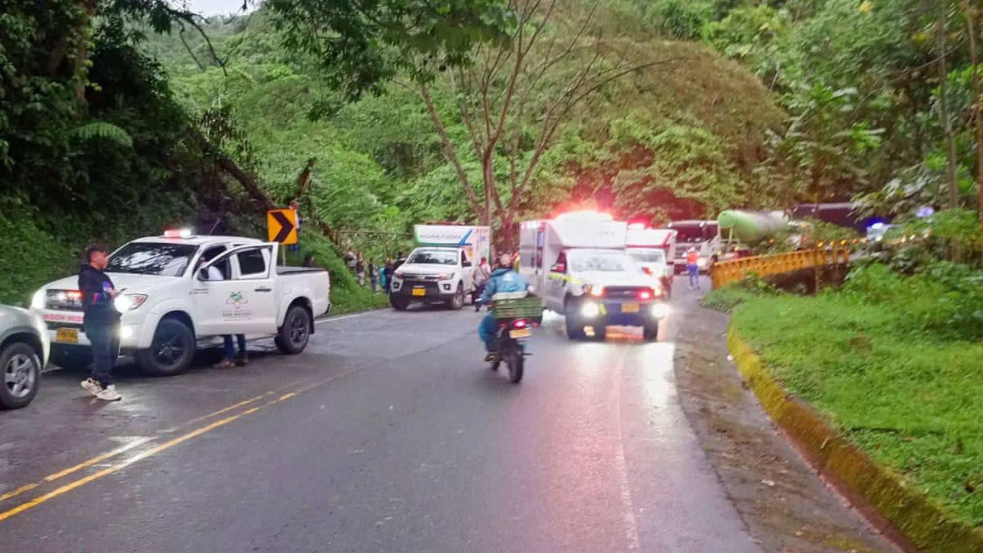 Accidente// bus// pasajeros// San Luis// Antioquia// autopista Bogotá - Medellín// Revista Alternativa// Noticias Caracol// N oticias RCN// RCN Radio// La FM// Blu Radio// W Radio// Caracol Radio// Red Más Noticias// Revista Semana// Infobae// La Silla Vacía// La Razón// Las 2 Orillas// Valora Analitik//