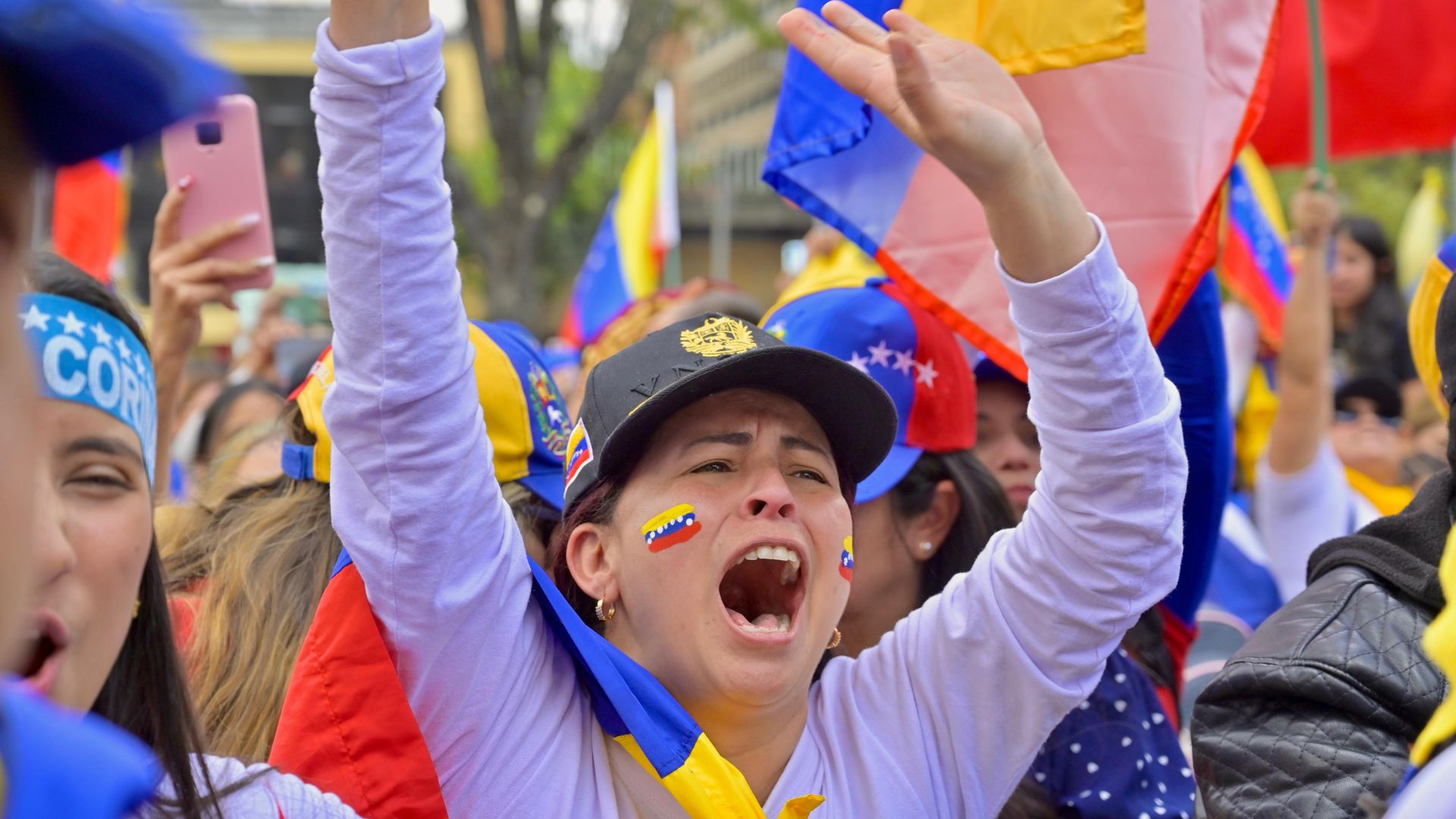 Protesta// venezolanos// marcha// concentración// plantón// Bogotá// Colombia// toma de posesión// Revista Alternativa// Noticias Caracol// Noticias RCN// RCN Radio// La FM// Blu Radio// W Radio// Caracol Radio// Red Más Noticias// Revista Semana// Infobae// La Silla Vacía// La República// La Razón// Las 2 Orillas// Valora Analitik//