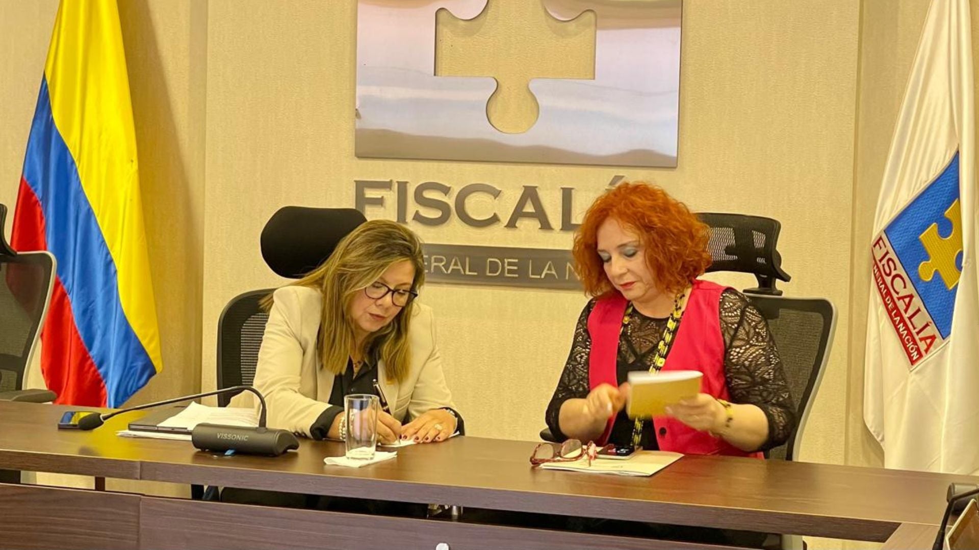Reunión de la fiscal Luz Adriana Camargo Garzón y Lilia Solano, directora de la Unidad para las Víctimas Luz Adriana Camargo Garzón// Fiscal General de la Nación// Lilia Solano// directora// Unidad para las Víctimas// Revista Alternativa// Noticias Caracol// Noticias RCN// RCN Radio// La FM// Blu Radio// W Radio// Caracol Radio// Red Más Noticias// Revista Semana// Infobae// La Silla Vacía// La Razón// Las 2 Orillas//