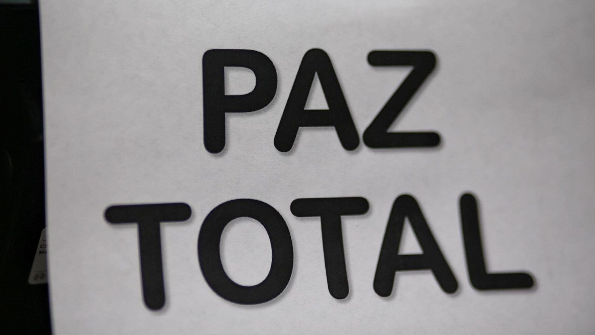 Paz total Paz total// contratos// irregularidades// Revista Alternativa// Noticias Caracol// Noticias RCN// RCN Radio// La FM// Blu Radio// W Radio// Caracol Radio// Red Más Noticias// Revista Semana// Infobae// La Silla Vacía// La Razón// Las 2 Orillas//