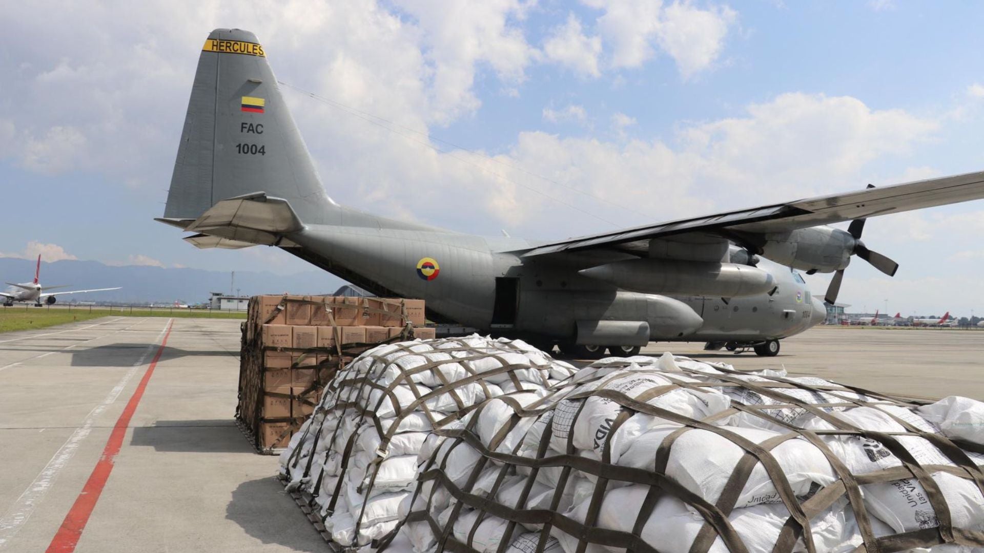 Fuerza Aeroespacial entrega ayudas humanitarias en Cucuta 2