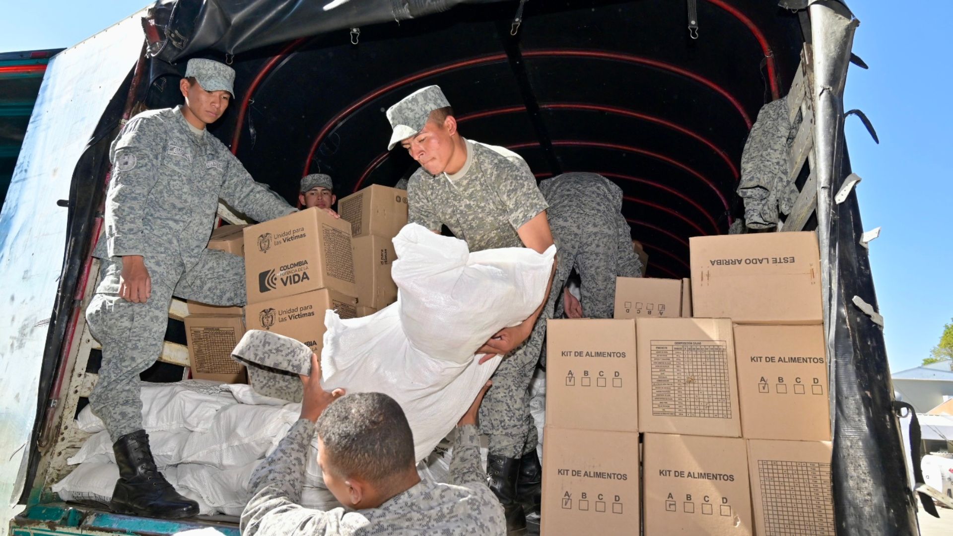 Fuerza Aeroespacial entrega ayudas humanitarias en Cucuta 4