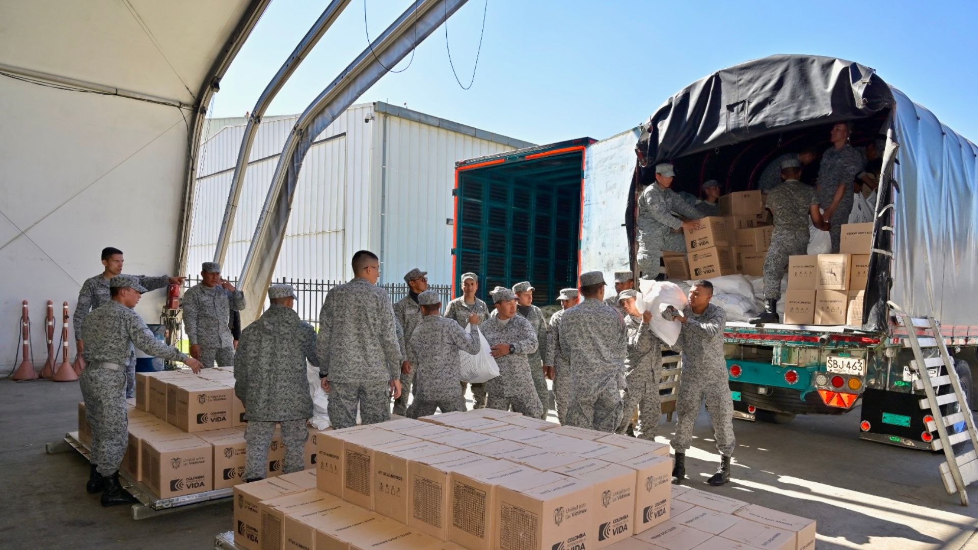 Fuerza Aeroespacial entrega ayudas humanitarias en Cucuta 6