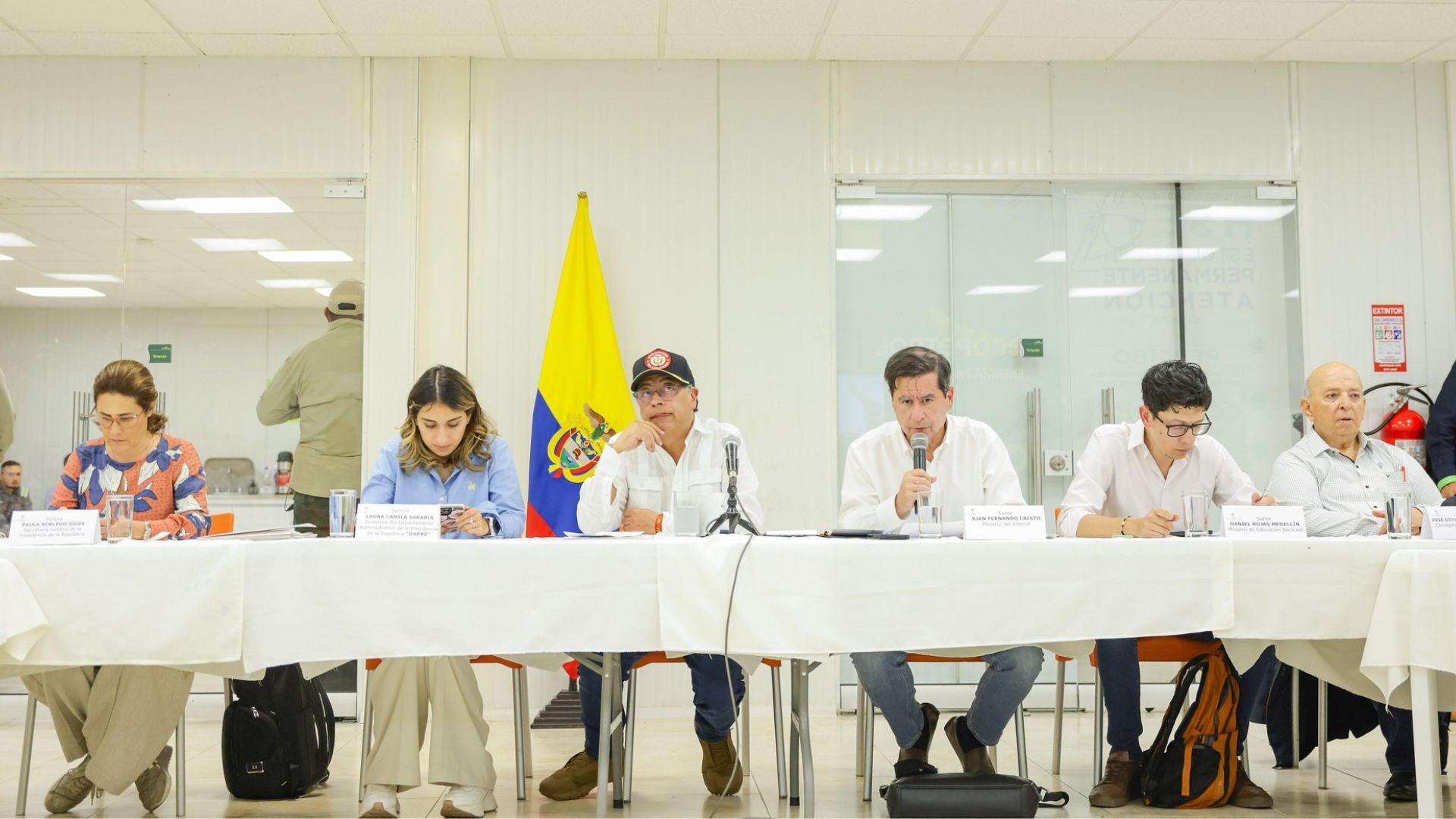 Petro y ministros// gabinete// Tibú// Catatumbo// Revista Alternativa// Noticias Caracol// Noticias RCN// RCN Radio// La FM// Blu Radio// W Radio// Caracol Radio// Red Más Noticias// Revista Semana// Infobae// La Silla Vacía// La Razón// Las 2 Orillas//