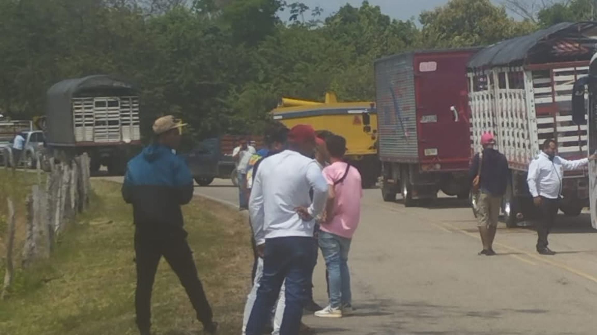 ELN// vehículos atravesados// guerrilla// Arauca// Revista Alternativa// Noticias Caracol// Noticias RCN// RCN Radio// La FM// Blu Radio// W Radio// Caracol Radio// Red Más Noticias// Revista Semana// Infobae// La Silla Vacía// La República// La Razón// Las 2 Orillas// Valora Analitik//