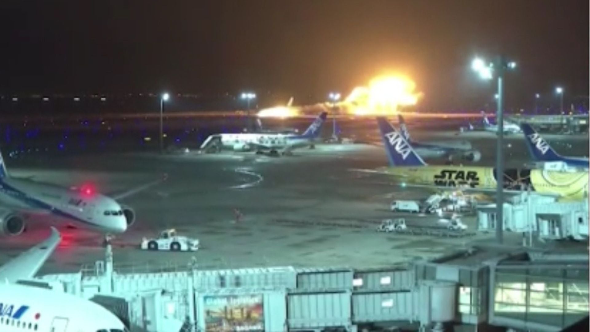 Accidente aéreo: choque de avión de American Airlines y helicóptero del Ejército de Estados Unidos Accidente de avión// choque de avión de American Airlines y helicóptero del Ejército de Estados Unidos// Revista Alternativa// Noticias Caracol// Noticias RCN// RCN Radio// La FM// Blu Radio// W Radio// Caracol Radio// Red Más Noticias// Revista Semana// Infobae// La Silla Vacía// La Razón// Las 2 Orillas//