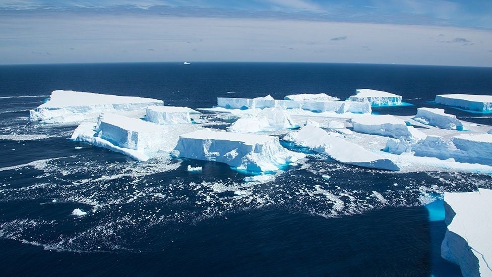 Se rompe uno de los icebergs más grandes del mundo