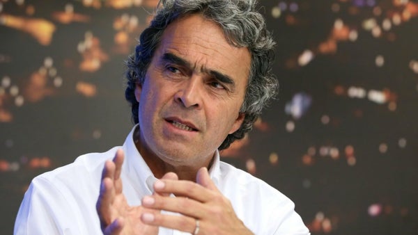 Sergio Fajardo: «Yo por Petro no voto» Sergio Fajardo: «Yo por Petro no voto»