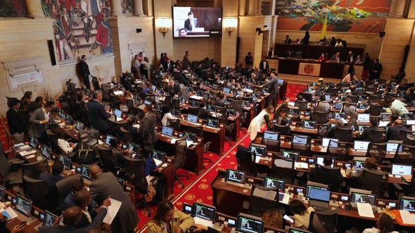 Congreso ya investiga a Petro por posibles irregularidades en su campaña Congreso ya investiga a Petro por posibles irregularidades en su campaña