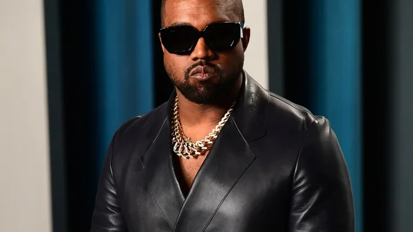 Kanye West alaba a Hitler y Twitter suspende su cuenta por ‘incitar a la violencia’